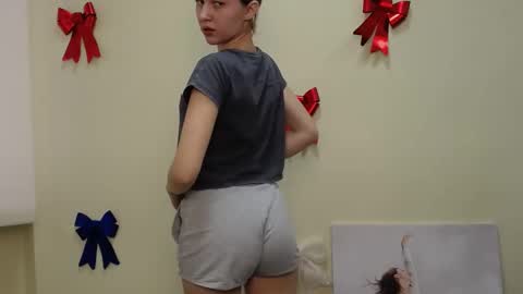 Snapshot of crystalgirl__ chatting on February 2, 2025, 10:46 am Stella online show from February 2, 2025, 10:46 am