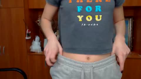 Snapshot of crystalgirl__ chatting on February 8, 2025, 7:37 am Stella online show from February 8, 2025, 7:37 am