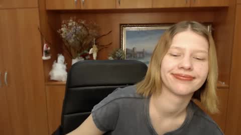 Snapshot of crystalgirl__ chatting on February 9, 2025, 11:04 am Stella online show from February 9, 2025, 11:04 am