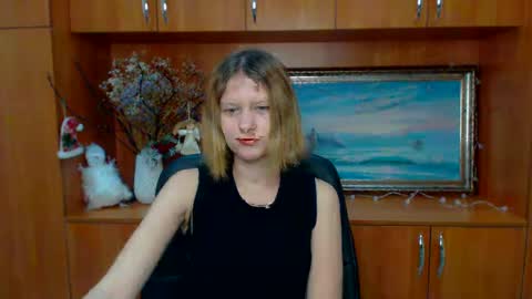 Snapshot of crystalgirl__ chatting on February 13, 2025, 12:11 pm Stella online show from February 13, 2025, 12:11 pm