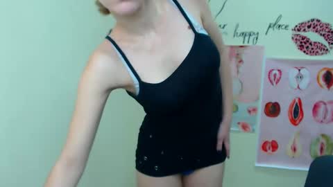 Snapshot of crystalgirl__ chatting on February 20, 2025, 7:55 am Stella online show from February 20, 2025, 7:55 am