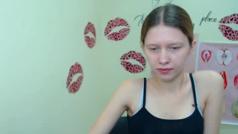 Snapshot of crystalgirl__ chatting on February 21, 2025, 8:29 am Stella online show from February 21, 2025, 8:29 am