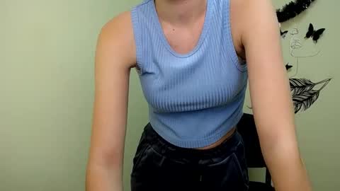 Snapshot of crystalgirl__ chatting on February 26, 2025, 7:53 am Stella online show from February 26, 2025, 7:53 am