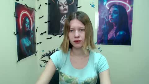 Snapshot of crystalgirl__ chatting on March 3, 2025, 7:10 am Stella online show from March 3, 2025, 7:10 am