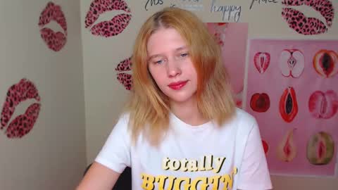 Snapshot of crystalgirl__ chatting on September 20, 2025, 6:53 pm Stella online show from September 20, 2025, 6:53 pm