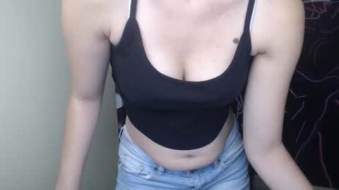 Snapshot of crystalgirl__ chatting on October 1, 2025, 6:30 am Stella online show from October 1, 2025, 6:30 am