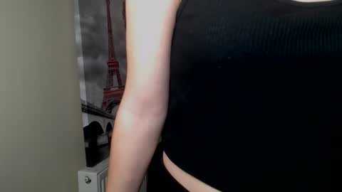 Snapshot of crystalgirl__ chatting on October 6, 2025, 6:11 am Stella online show from October 6, 2025, 6:11 am