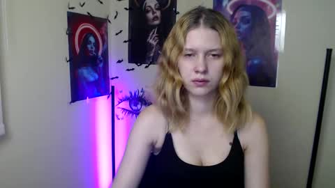 Snapshot of crystalgirl__ chatting on November 9, 2025, 6:06 pm Stella online show from November 9, 2025, 6:06 pm