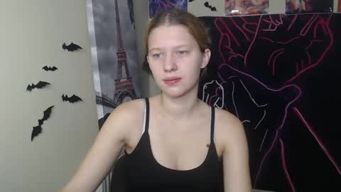 Snapshot of crystalgirl__ chatting on November 12, 2025, 7:20 am Stella online show from November 12, 2025, 7:20 am