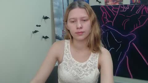 Snapshot of crystalgirl__ chatting on November 19, 2025, 7:19 am Stella online show from November 19, 2025, 7:19 am