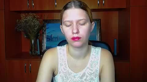 Snapshot of crystalgirl__ chatting on November 27, 2025, 7:32 am Stella online show from November 27, 2025, 7:32 am