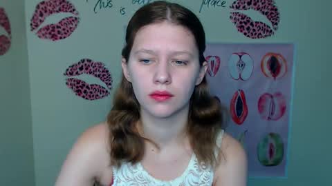 Snapshot of crystalgirl__ chatting on December 15, 2025, 7:01 am Stella online show from December 15, 2025, 7:01 am