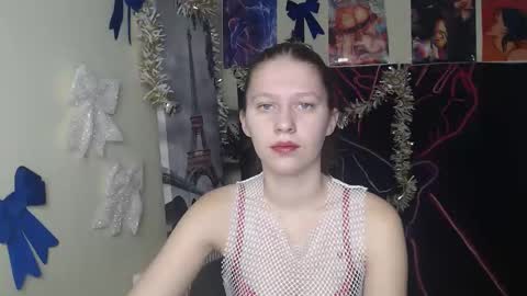 Snapshot of crystalgirl__ chatting on December 16, 2025, 7:35 am Stella online show from December 16, 2025, 7:35 am