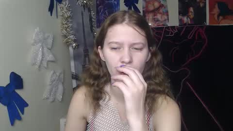 Snapshot of crystalgirl__ chatting on December 17, 2025, 7:47 am Stella online show from December 17, 2025, 7:47 am