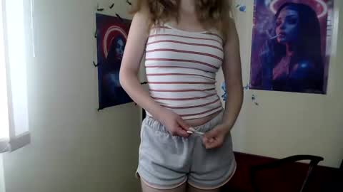 Snapshot of crystalgirl__ chatting on June 15, 2026, 6:26 am Stella online show from June 15, 2026, 6:26 am