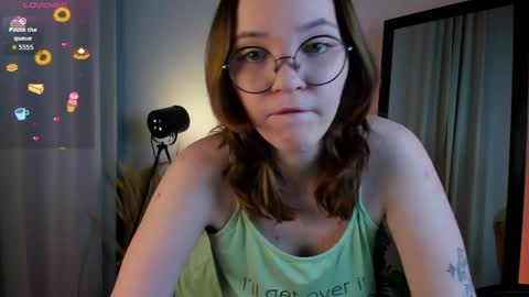 Snapshot of crystallglow chatting on March 31, 2026, 10:10 pm Kitty online show from March 31, 2026, 10:10 pm