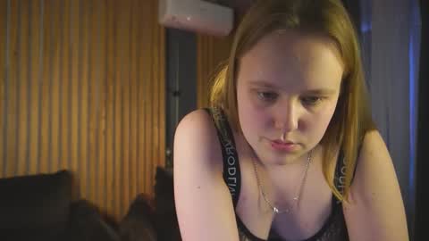 crystallpaws_ online show from November 29, 2025, 7:55 am