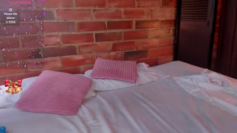 Soy Crystal online show from December 17, 2024, 2:44 pm