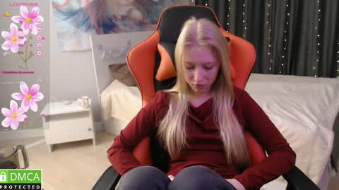 Snapshot of crystalyss chatting on February 5, 2025, 11:28 pm Lia online show from February 5, 2025, 11:28 pm