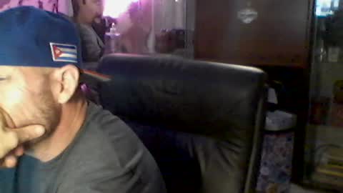 Snapshot of cubanredneck305 chatting on July 31, 2026, 8:25 am cubanredneck305 online show from July 31, 2026, 8:25 am