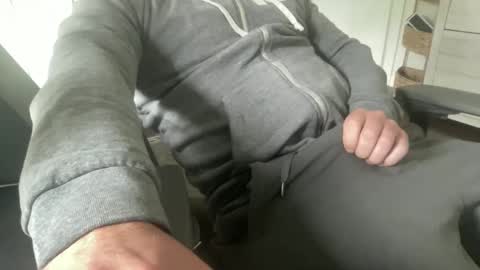 Snapshot of cuckgriff23 chatting on May 1, 2026, 5:39 pm cuckgriff23 online show from May 1, 2026, 5:39 pm