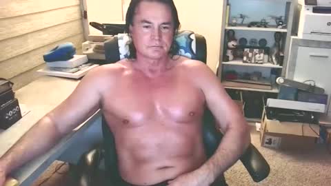 Snapshot of cucuforcocopuffs chatting on April 2, 2026, 4:32 am Yup... kinda old but Stop in and say hello online show from April 2, 2026, 4:32 am