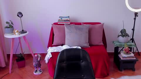 Leonela online show from December 23, 2024, 8:36 pm