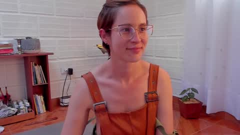 Leonela online show from January 18, 2025, 9:45 pm