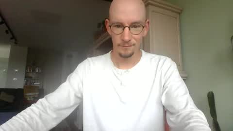 Snapshot of cum_swallow_bi chatting on May 14, 2026, 8:43 am cum_swallow_bi online show from May 14, 2026, 8:43 am