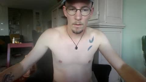 Snapshot of cum_swallow_bi chatting on May 16, 2026, 5:34 pm cum_swallow_bi online show from May 16, 2026, 5:34 pm