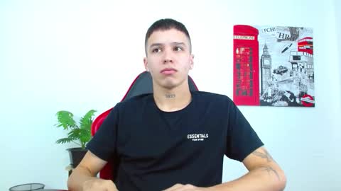 cumandres online show from December 2, 2025, 2:23 pm