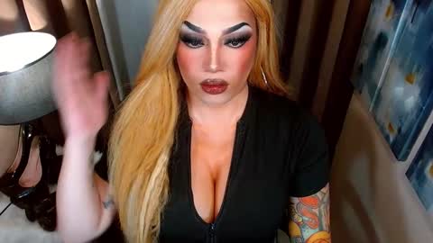 Snapshot of cumoffun chatting on October 6, 2025, 8:56 am Cattaleya online show from October 6, 2025, 8:56 am