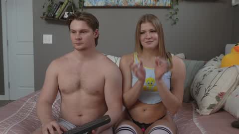 Snapshot of cumplaycouple chatting on November 27, 2025, 10:12 pm Marie and Tom online show from November 27, 2025, 10:12 pm