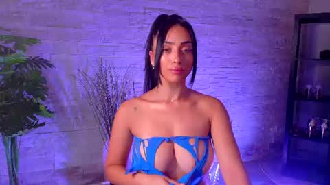 cupcake_izzy online show from July 28, 2026, 7:39 pm