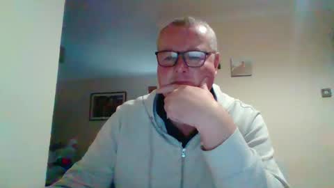 Snapshot of curiousax77 chatting on December 12, 2024, 12:12 pm curiousax77 online show from December 12, 2024, 12:12 pm