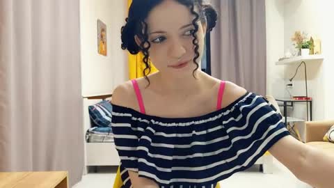 Kira online show from May 9, 2026, 11:32 pm