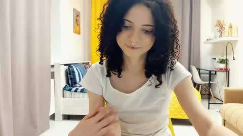 Snapshot of curlixiee chatting on June 21, 2026, 11:18 pm Kira online show from June 21, 2026, 11:18 pm