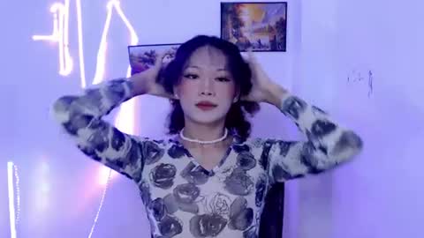 Snapshot of curly_19girl chatting on July 24, 2026, 4:27 pm LIN online show from July 24, 2026, 4:27 pm