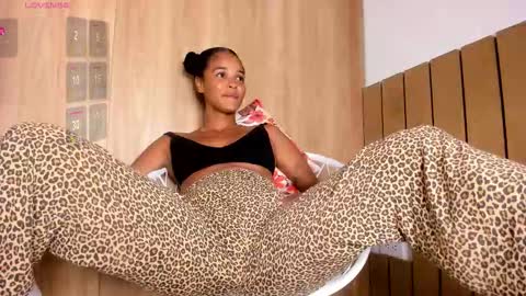 Snapshot of curly_sweett chatting on September 22, 2025, 11:51 pm Curly - OF- CURLY SWEETT online show from September 22, 2025, 11:51 pm