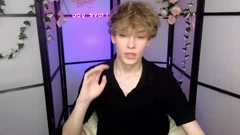 curly_twinkboy online show from July 18, 2026, 8:45 pm