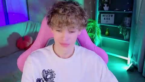 curly_twinkboy online show from July 23, 2026, 5:49 am