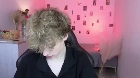 curly_twinkboy online show from July 26, 2026, 8:38 pm