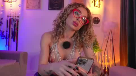 Natasha online show from December 3, 2025, 6:06 pm