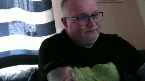 curtus14 online show from November 15, 2025, 2:57 pm