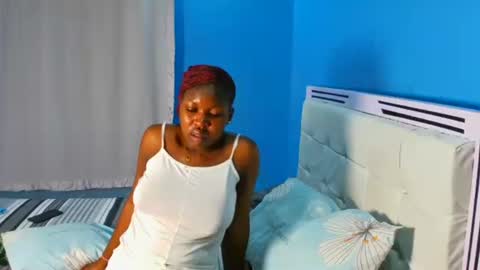 Snapshot of curvey_queen chatting on February 16, 2026, 7:32 pm Lolah online show from February 16, 2026, 7:32 pm
