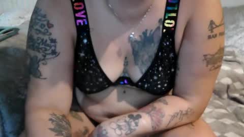 Snapshot of curvybbwqueen chatting on September 27, 2025, 12:48 am curvybbwqueen online show from September 27, 2025, 12:48 am