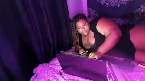 Snapshot of curvybcelinemixe chatting on February 19, 2025, 3:39 am Cline online show from February 19, 2025, 3:39 am
