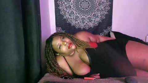 Snapshot of curvybcelinemixe chatting on February 23, 2025, 3:45 am Cline online show from February 23, 2025, 3:45 am