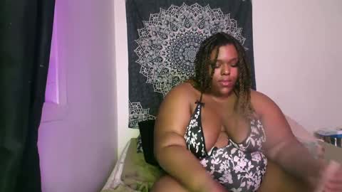 Snapshot of curvybcelinemixe chatting on February 25, 2025, 5:41 am Cline online show from February 25, 2025, 5:41 am