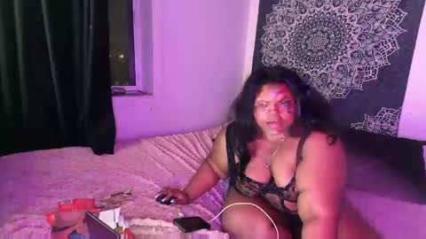 Snapshot of curvybcelinemixe chatting on March 12, 2025, 1:25 am Cline online show from March 12, 2025, 1:25 am